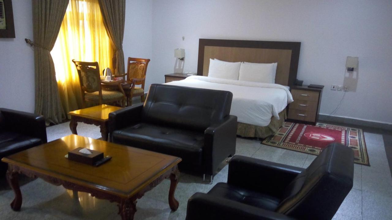 Immaculate Royal Int'L Hotel Owerri Eksteriør billede