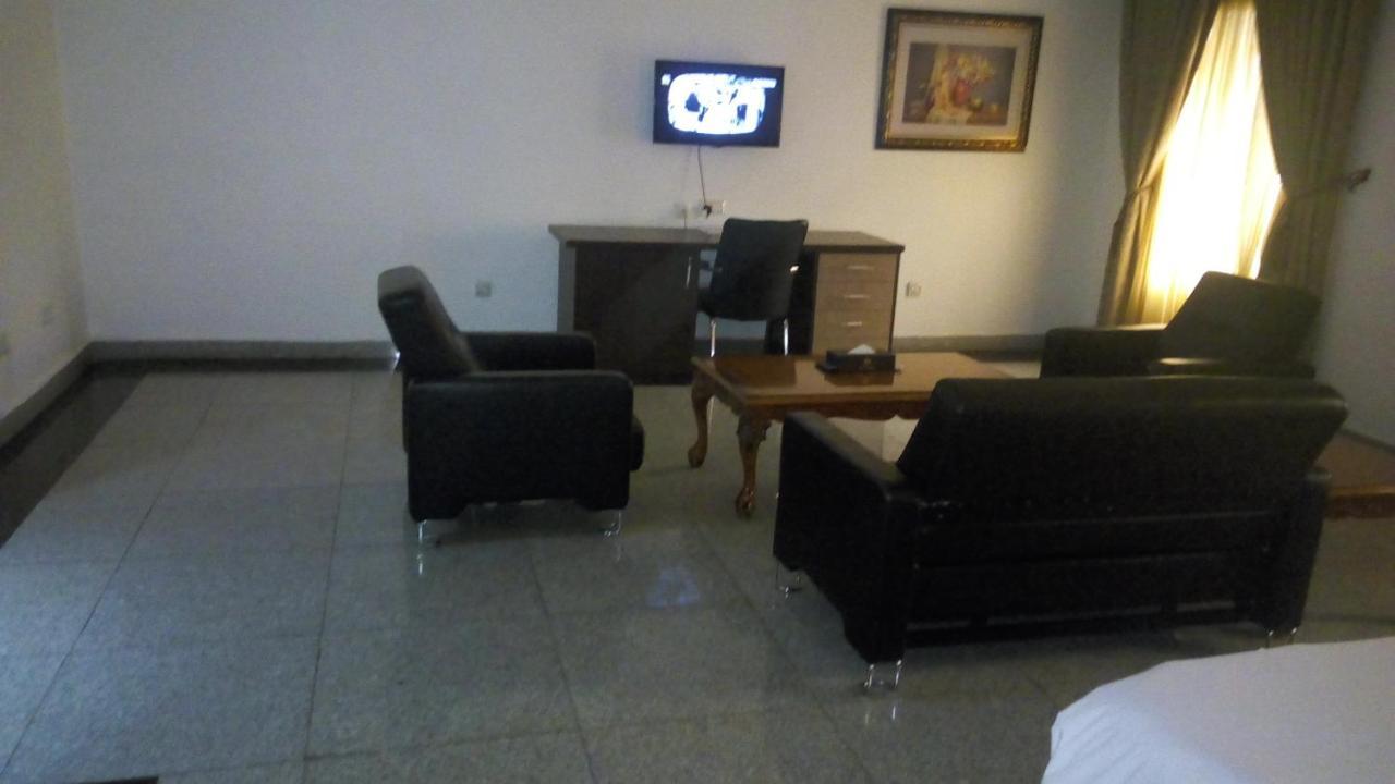 Immaculate Royal Int'L Hotel Owerri Eksteriør billede