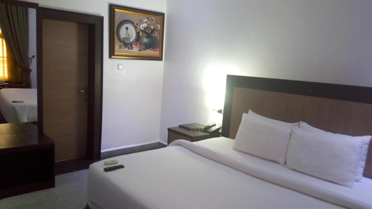 Immaculate Royal Int'L Hotel Owerri Eksteriør billede